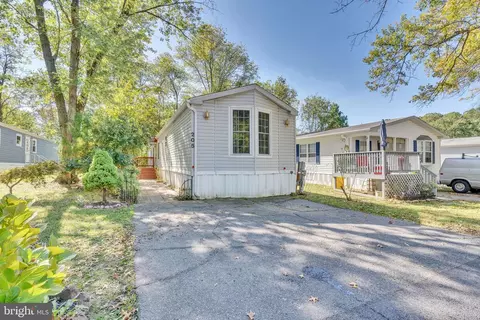 205 Boones Dr, Lothian, MD 20711