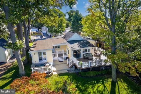 7730 W Shore Rd, Pasadena, MD 21122