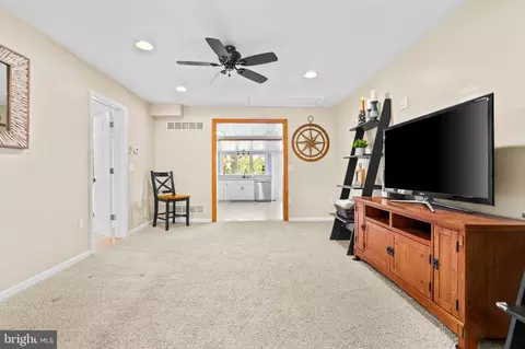 7730 W Shore Rd, Pasadena, MD 21122 photo 9
