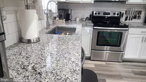 7804 Titan Ct, Pasadena, MD 21122 photo 4