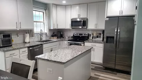 7804 Titan Ct, Pasadena, MD 21122 photo 2