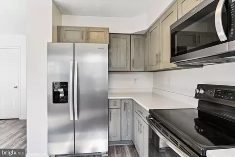 Kitchen - 7835 Catherine Ave, Pasadena, MD 21122 photo 4 of 6