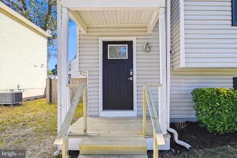Exterior - 7835 Catherine Ave, Pasadena, MD 21122 photo 3 of 15