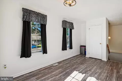Entry Way - 7835 Catherine Ave, Pasadena, MD 21122 photo 4 of 7