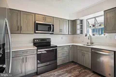 Kitchen - 7835 Catherine Ave, Pasadena, MD 21122 photo 1 of 6