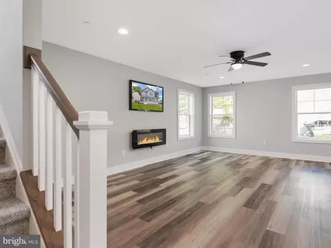 Living - 7819 Outing Ave, Pasadena, MD 21122 photo 2 of 3