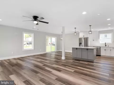 Living - 7819 Outing Ave, Pasadena, MD 21122 photo 3 of 3