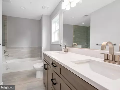 Bath - 7819 Outing Ave, Pasadena, MD 21122 photo 3 of 5