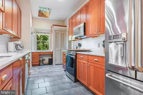 Kitchen - 4921 Idlewilde Rd, Shady Side, MD 20764 photo 3 of 4