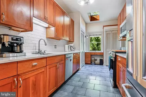 Kitchen - 4921 Idlewilde Rd, Shady Side, MD 20764 photo 2 of 4