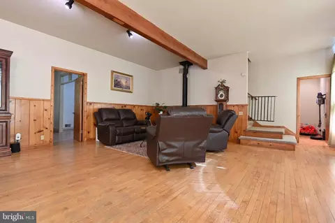 Living - 4921 Idlewilde Rd, Shady Side, MD 20764 photo 3 of 5