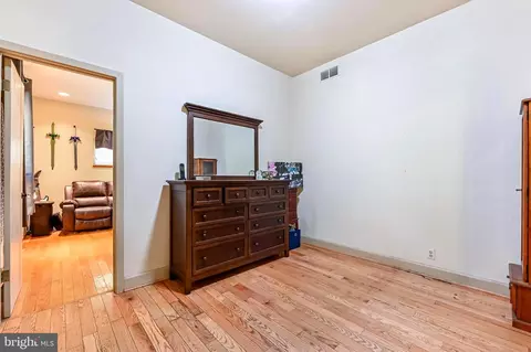 Bedroom - 4921 Idlewilde Rd, Shady Side, MD 20764 photo 4 of 12