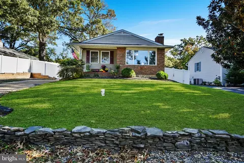 215 Sillery Bay Rd, Pasadena, MD 21122