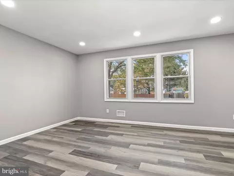 7737 Notley Rd, Pasadena, MD 21122 photo 5