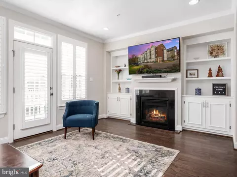 Living - 512 Joseph Johnson Dr, Annapolis, MD 21401 photo 1 of 2