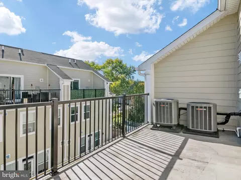 Exterior - 512 Joseph Johnson Dr, Annapolis, MD 21401 photo 4 of 7