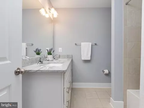 Bath - 3910 Jiggsy Ct, Edgewater, MD 21037 photo 3 of 5