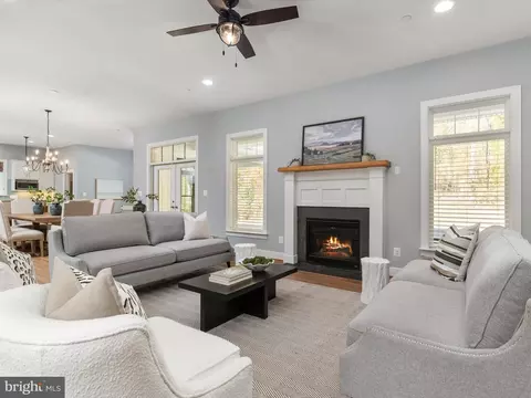 Living - 3910 Jiggsy Ct, Edgewater, MD 21037 photo 2 of 3