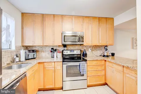 Kitchen - 374 Carronade Way, Arnold, MD 21012 photo 2 of 4