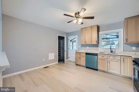 1200 Hillcreek Rd, Pasadena, MD 21122 photo 24