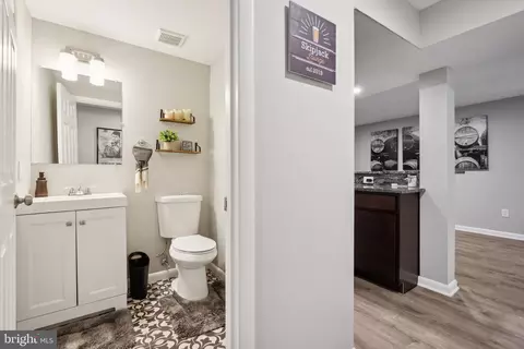 Entry Way - 8536 Skipjack Pl, Pasadena, MD 21122 photo 2 of 2