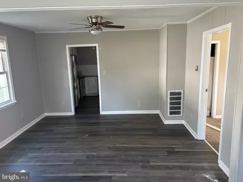 Living - 7611 Paradise Beach Rd, Pasadena, MD 21122 photo 2 of 2