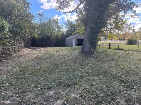 Exterior - 7611 Paradise Beach Rd, Pasadena, MD 21122 photo 2 of 2