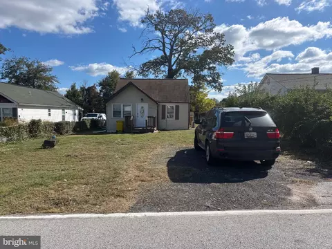 Exterior - 7611 Paradise Beach Rd, Pasadena, MD 21122 photo 1 of 2