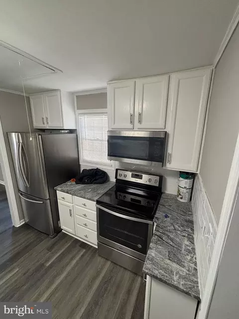 Kitchen - 7611 Paradise Beach Rd, Pasadena, MD 21122 photo 1 of 1