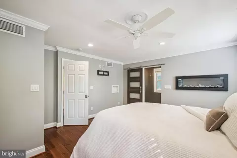 Bedroom - 525 Overhill Dr, Edgewater, MD 21037 photo 2 of 2