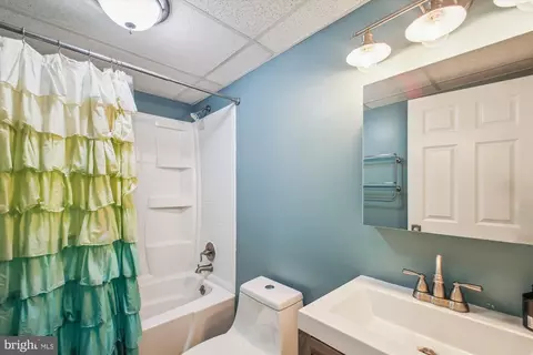 Bath - 525 Overhill Dr, Edgewater, MD 21037 photo 3 of 3