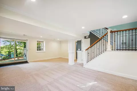 Living - 525 Overhill Dr, Edgewater, MD 21037 photo 2 of 3