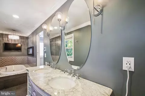 Bath - 525 Overhill Dr, Edgewater, MD 21037 photo 2 of 3