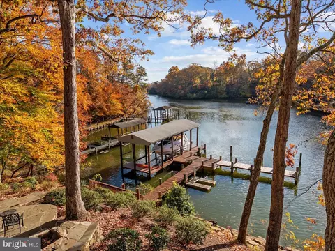 131 Wallace Manor Rd, Edgewater, MD 21037 photo 3
