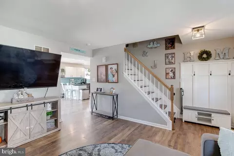 695 209th St, Pasadena, MD 21122 photo 9