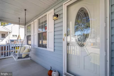 695 209th St, Pasadena, MD 21122 photo 4