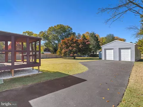 12 Disney Ave, Pasadena, MD 21122 photo 4