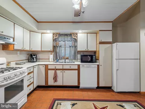 12 Disney Ave, Pasadena, MD 21122 photo 13