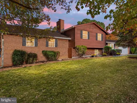 574 Wayward Dr, Annapolis, MD 21401
