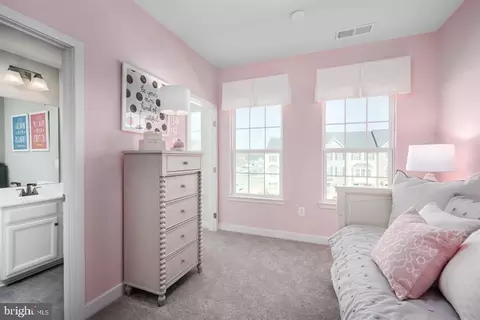 Entry Way - 162 Bethlehem Place Dr, Brooklyn Park, MD 21225 photo 6 of 9