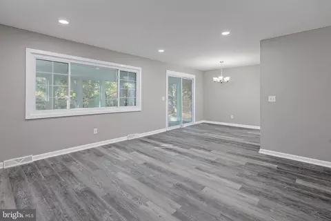 775 Woods Rd, Pasadena, MD 21122 photo 6
