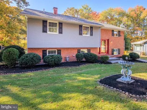 775 Woods Rd, Pasadena, MD 21122 photo 2