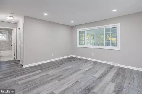775 Woods Rd, Pasadena, MD 21122 photo 8