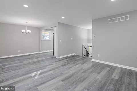 775 Woods Rd, Pasadena, MD 21122 photo 7