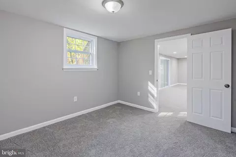 775 Woods Rd, Pasadena, MD 21122 photo 38
