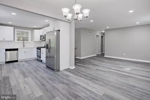 775 Woods Rd, Pasadena, MD 21122 photo 10