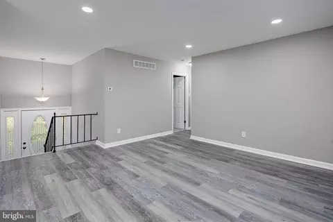775 Woods Rd, Pasadena, MD 21122 photo 3