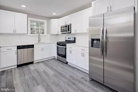 775 Woods Rd, Pasadena, MD 21122 photo 12
