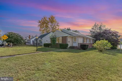 8454 Greenway Rd, Pasadena, MD 21122