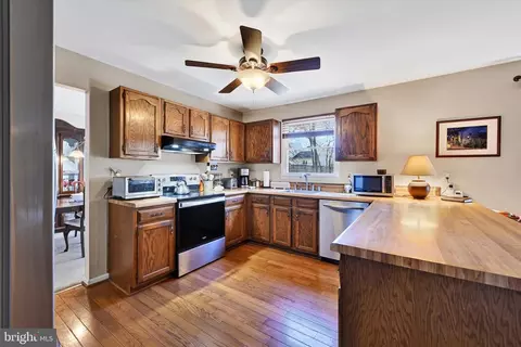 8394 Armstrong Dr, Pasadena, MD 21122 photo 13